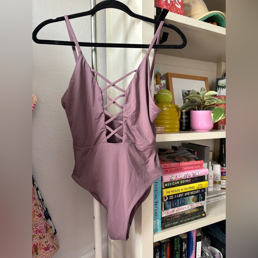 Dippin’ Daisy’s Bliss One Piece Swimsuit in mauve - Picture 4 of 10